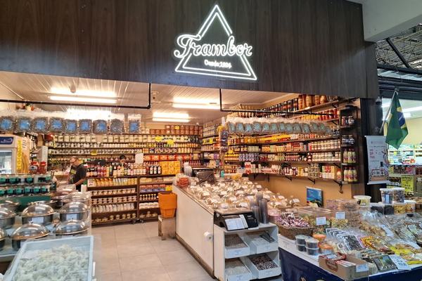 Fachada da Frambor Empório no Mercadão da Penha