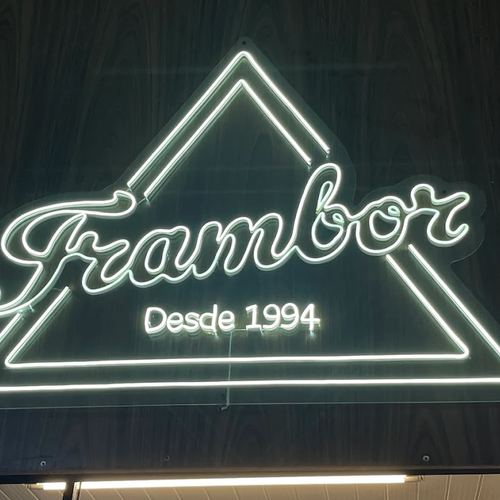 Letreiro neon Frambor Desde 1994